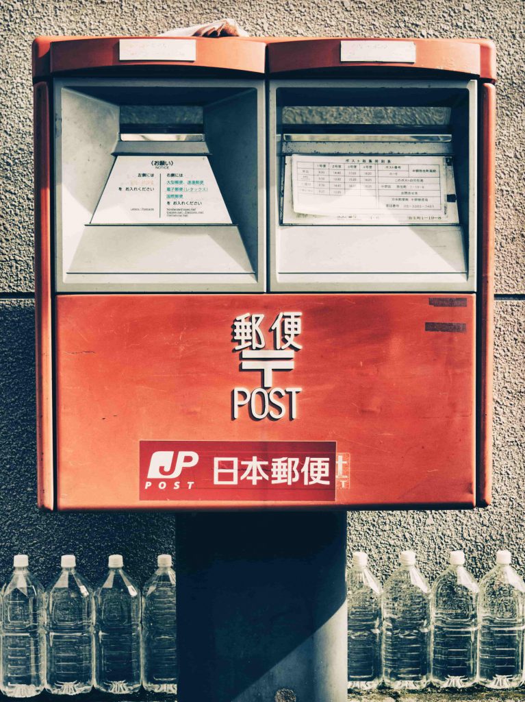 Bạn đang muốn rời Nhật Bản? Cách chuyển đồ đạc khi về nước 2 Thùng thư ở Nhật