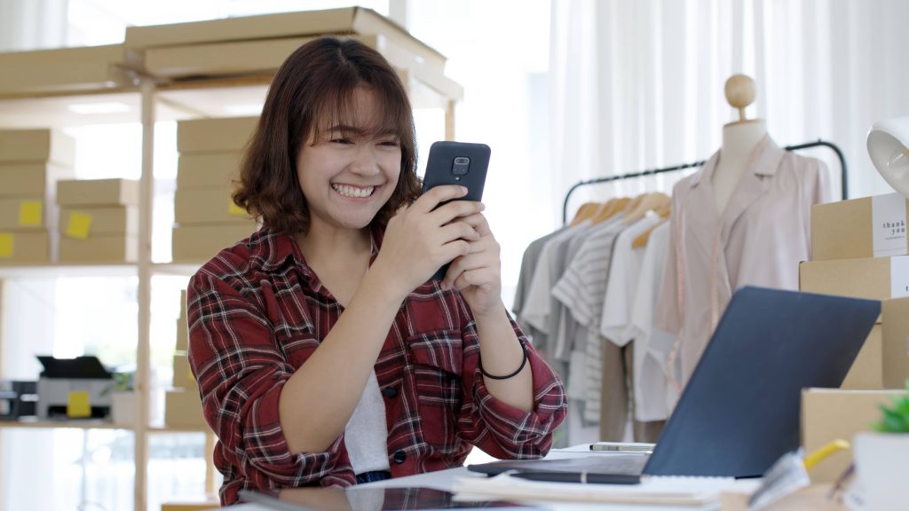Vui vẻ soạn đồ thanh lý