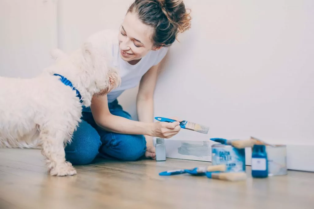 Um animal de estimação em um apartamento
