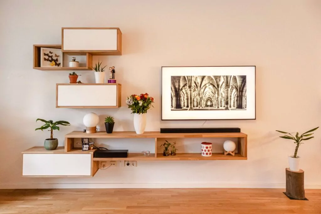 Minimalist wall design