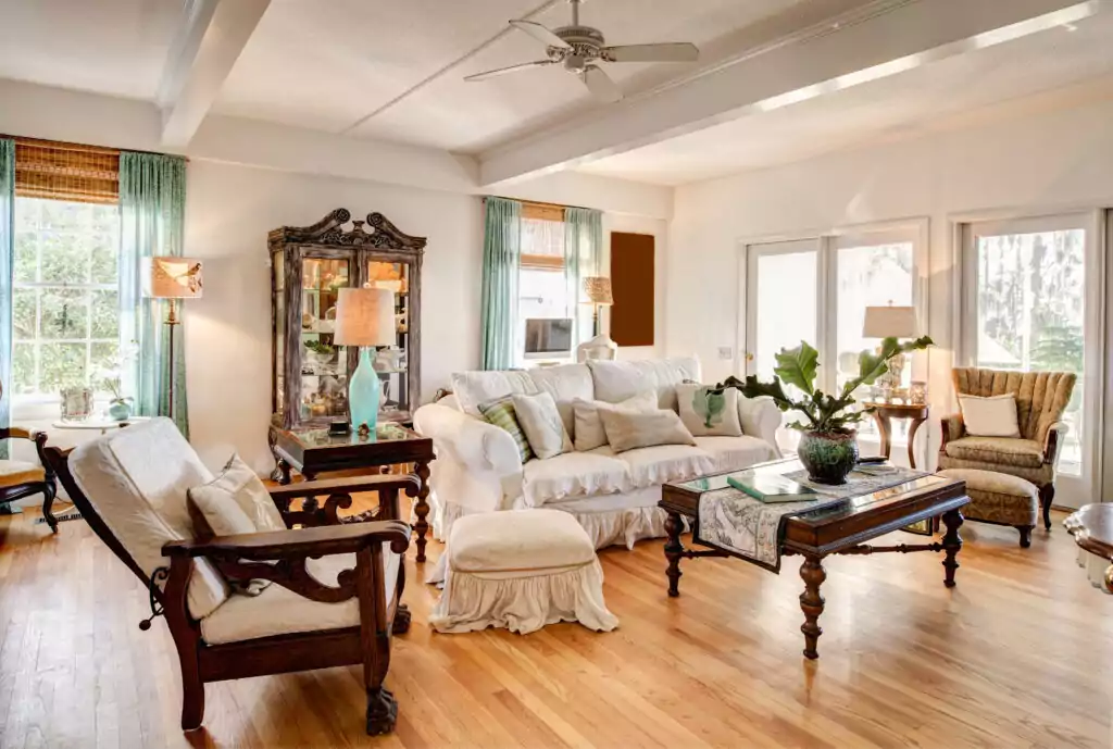 modern livingroom with antiques 2021 08 26 16 22 43 utc 1 1