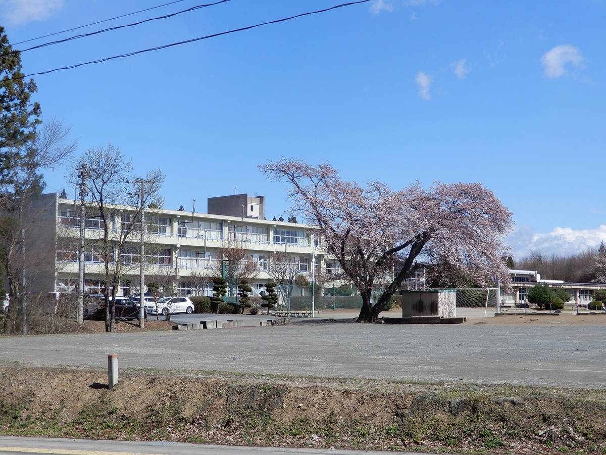 Escola primária perto do Village House Takaki em Hanamaki-shi