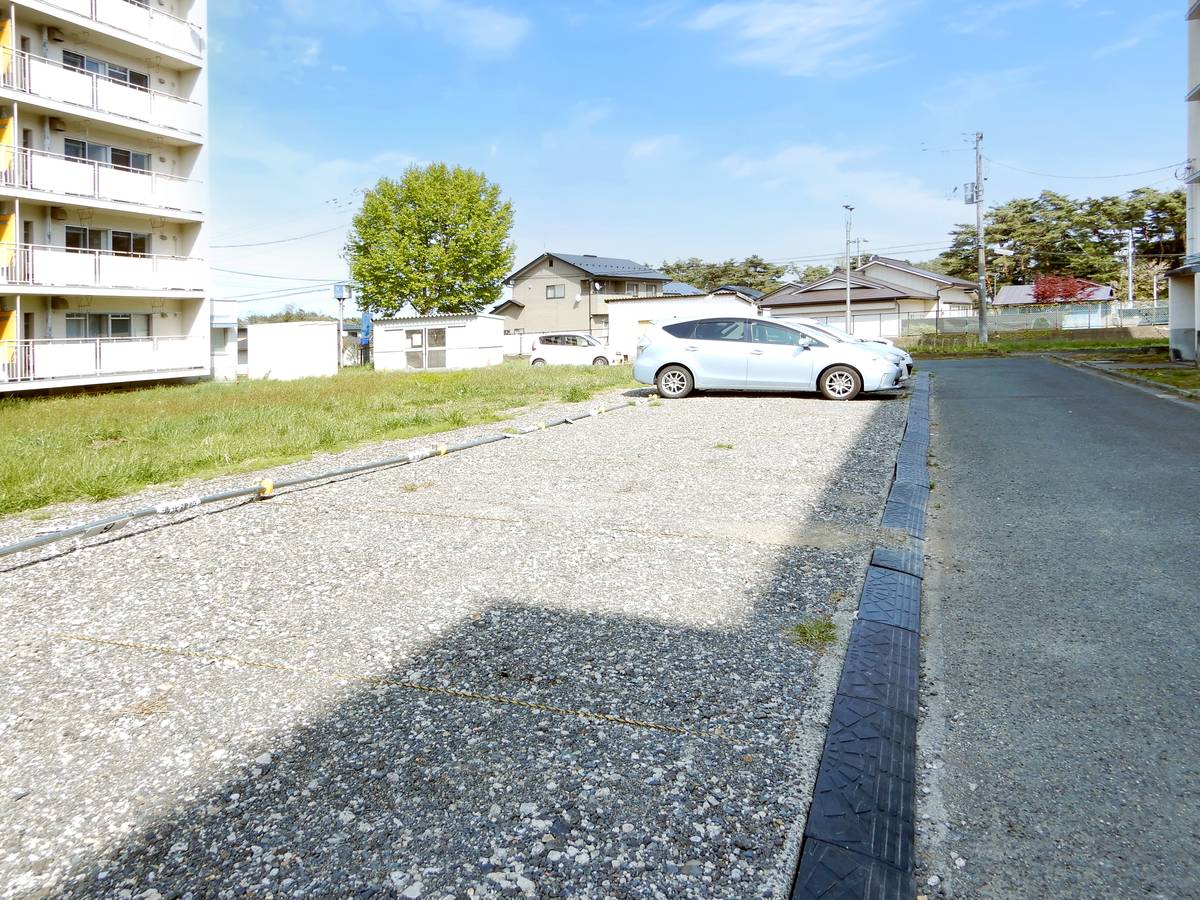 Bãi đậu xe của Village House Matsuzono ở Hanamaki-shi
