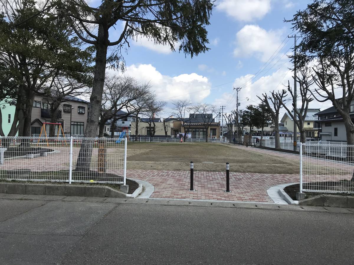 秋田市ビレッジハウス若草の近くの公園