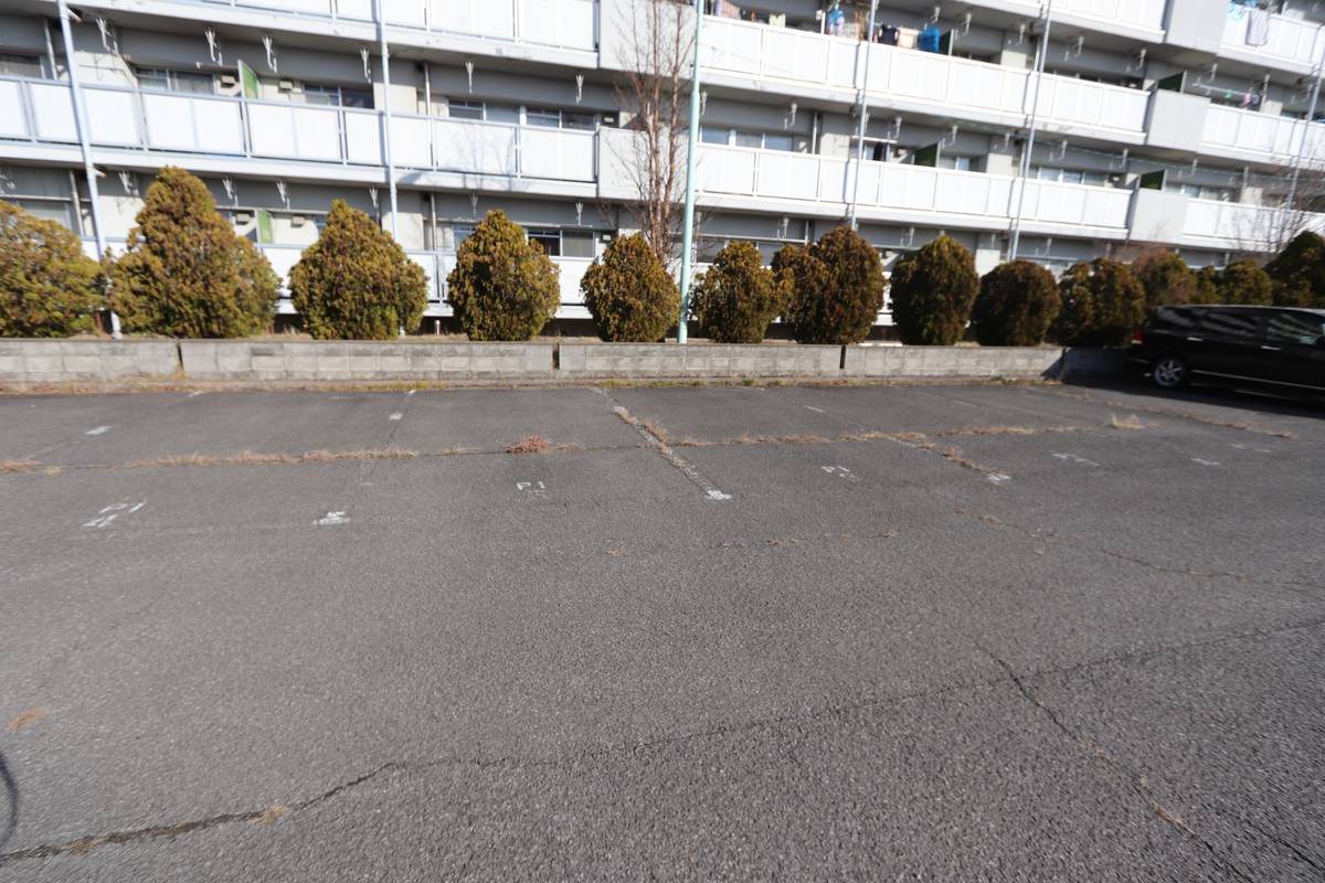 Bãi đậu xe của Village House Hiraka ở Hirakawa-shi