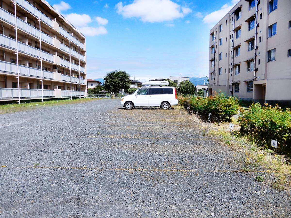 Bãi đậu xe của Village House Numagi ở Yamagata-shi