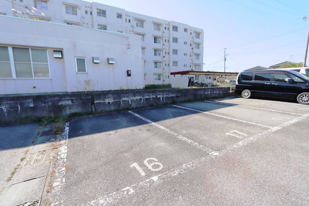 Bãi đậu xe của Village House Tairanumanouchi ở Iwaki-shi
