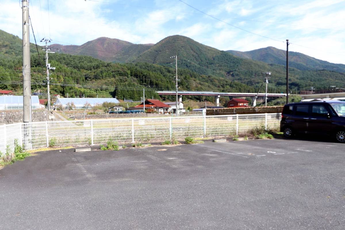 Bãi đậu xe của Village House Dousen ở Kamaishi-shi