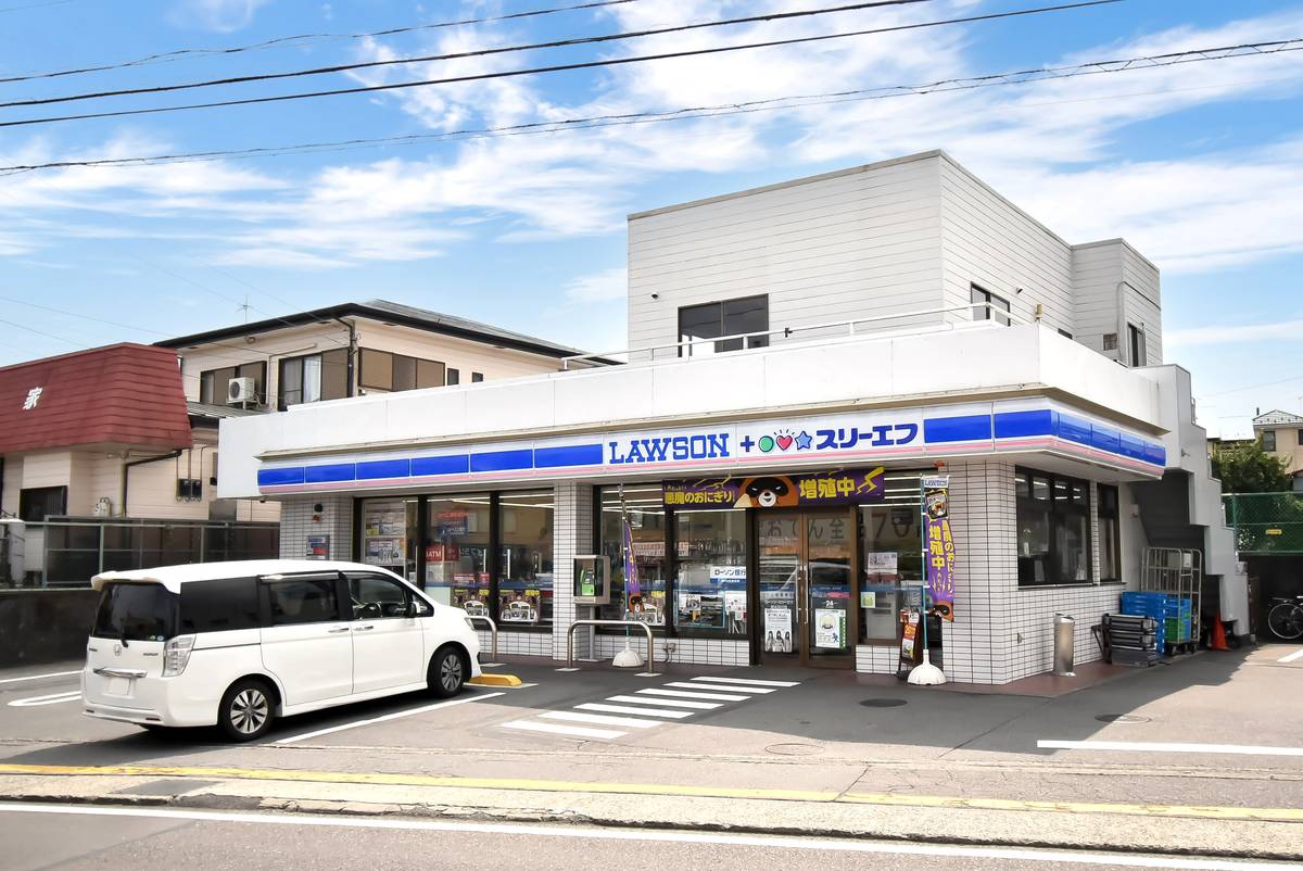 Cửa hàng tiện lợi gần Village House Sanda ở Atsugi-shi