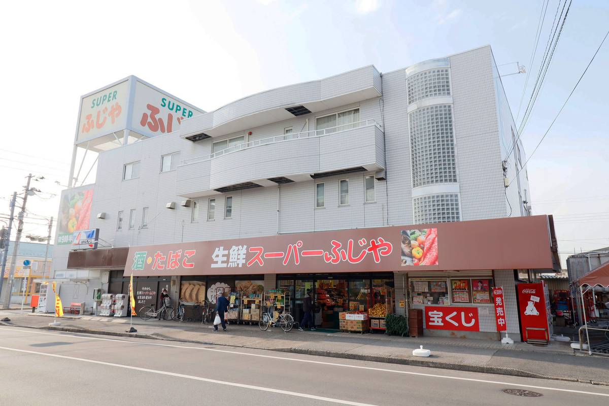 Supermercado perto do Village House Kimitsu em Kimitsu-shi