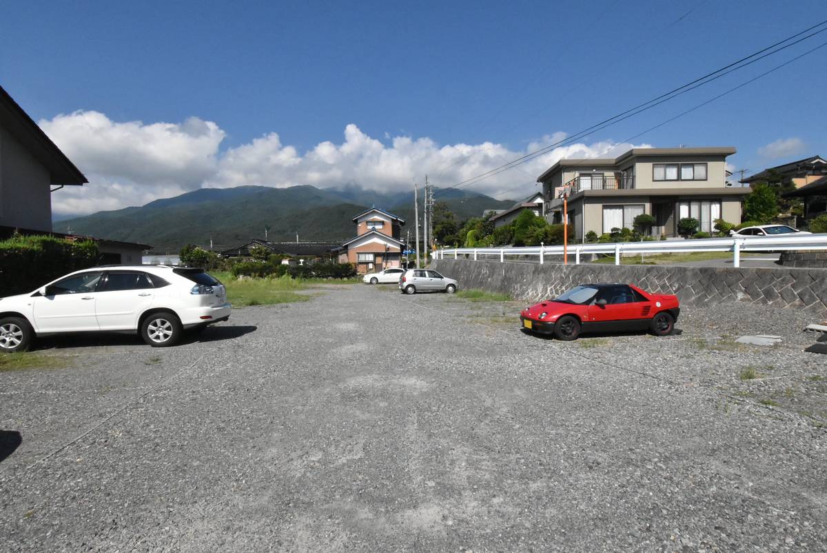 Bãi đậu xe của Village House Nishiharuchika ở Ina-shi