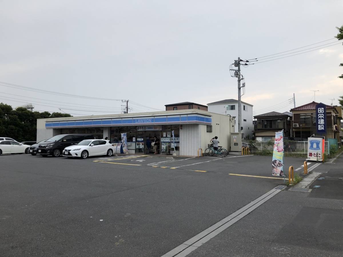 Cửa hàng tiện lợi gần Village House Yanagisaki Tower ở Kawaguchi-shi