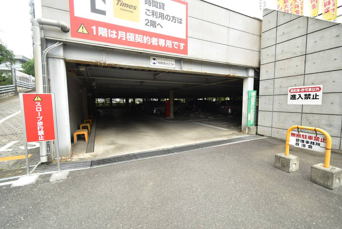 Bãi đậu xe của Village House Shiomi Tower ở Koto-ku