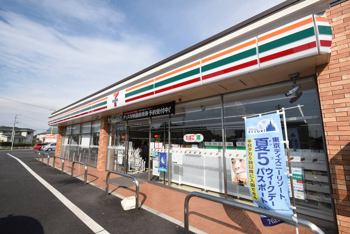 Convenience Store near Village House Higashi Matsuyama Tower in Higashimatsuyama-shi