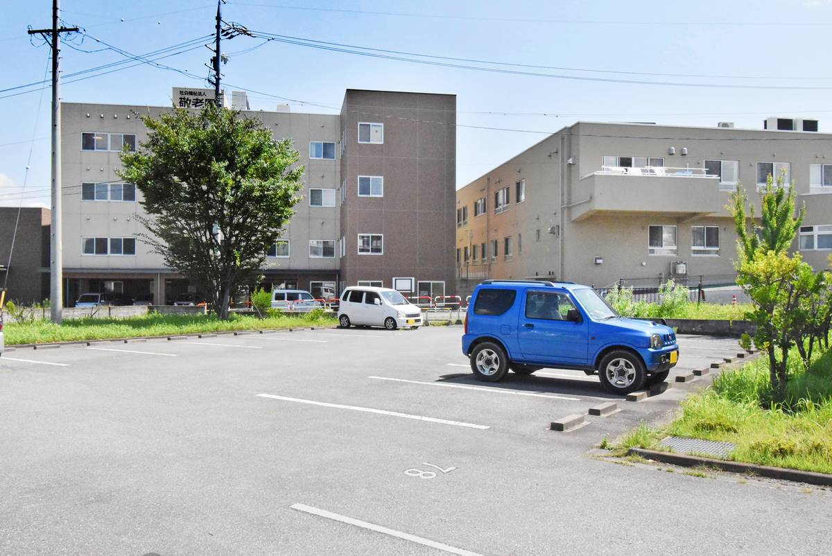 上田市ビレッジハウス長池の駐車場