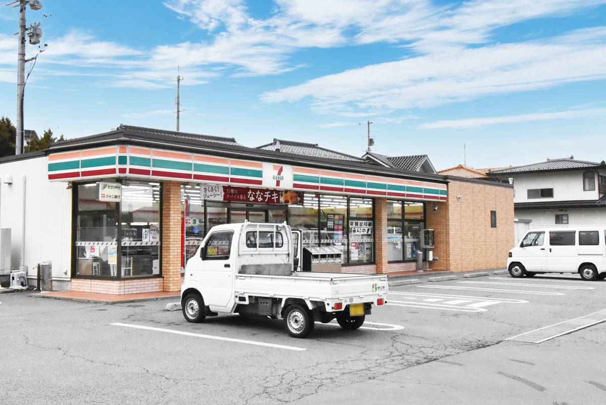 Cửa hàng tiện lợi gần Village House Yawata ở Chikuma-shi