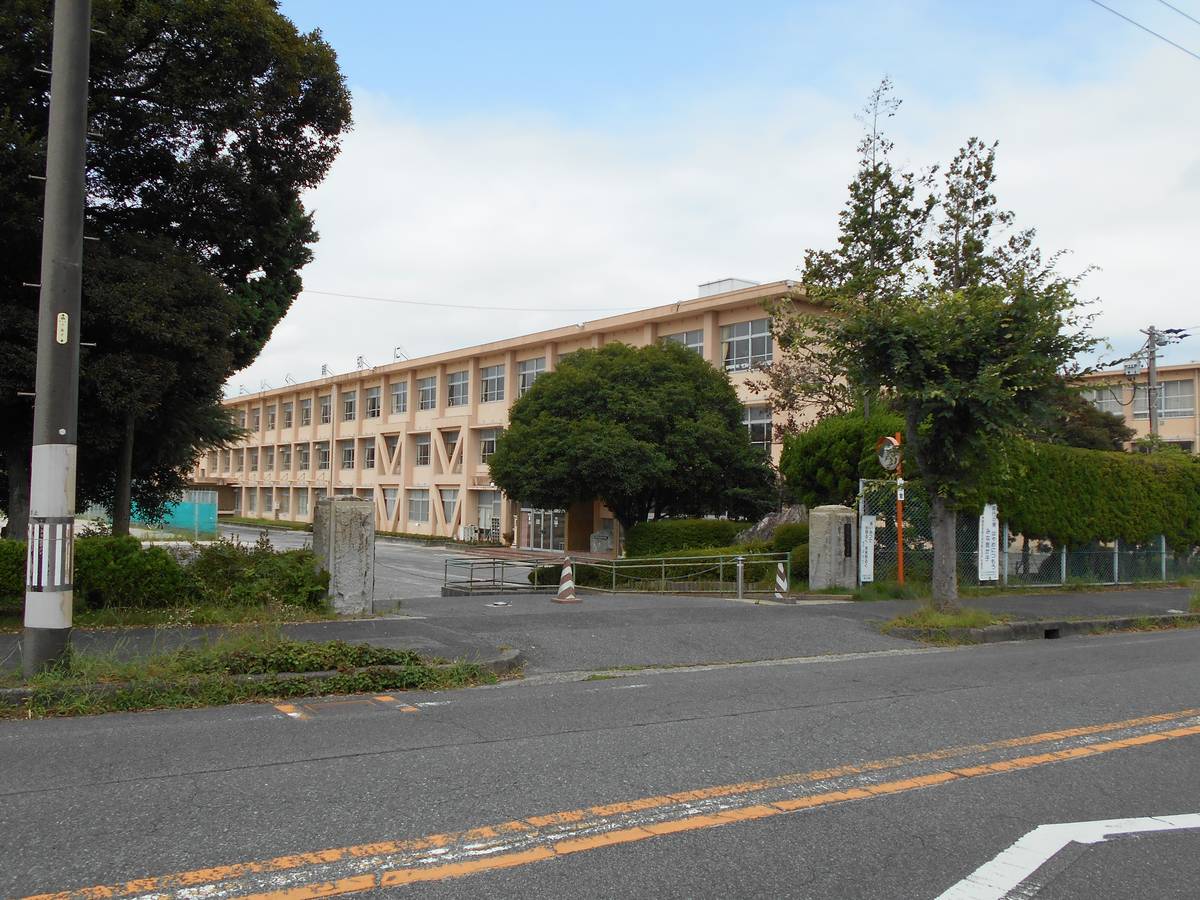 Escola secundária perto do Village House Kitayama em Seto-shi