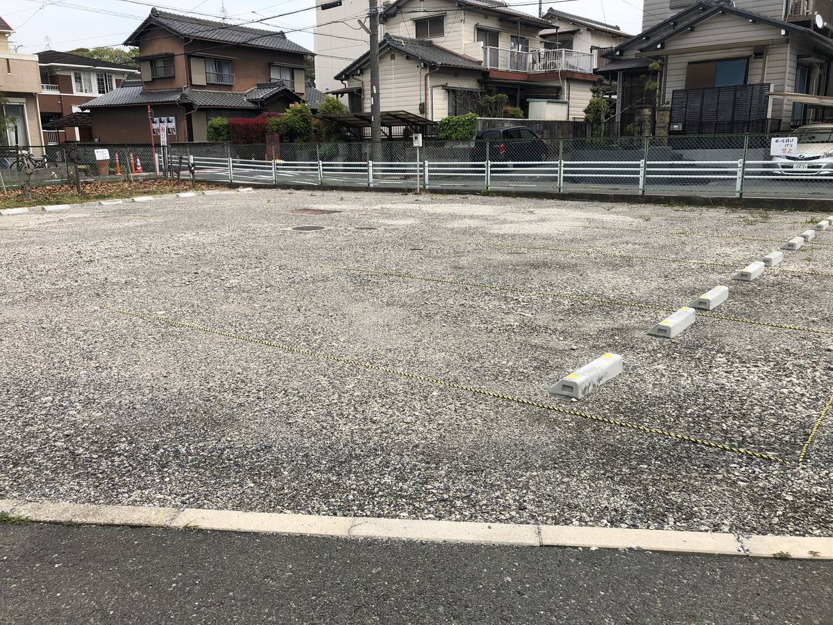 Bãi đậu xe của Village House Fukishima ở Tokai-shi