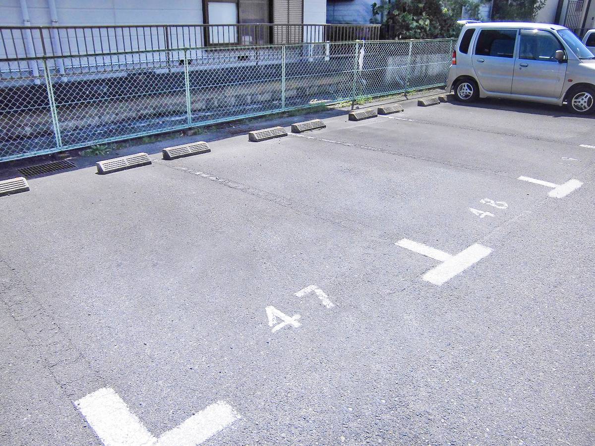 Bãi đậu xe của Village House Atago ở Tsushima-shi