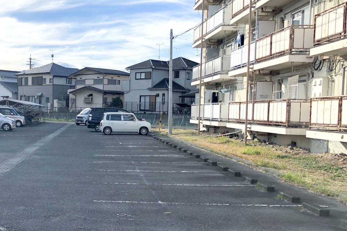 Bãi đậu xe của Village House Fujioka ở Fujieda-shi