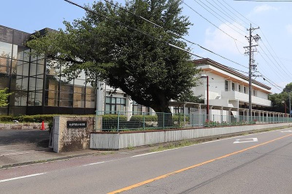 Escola secundária perto do Village House Fuso em Niwa-gun