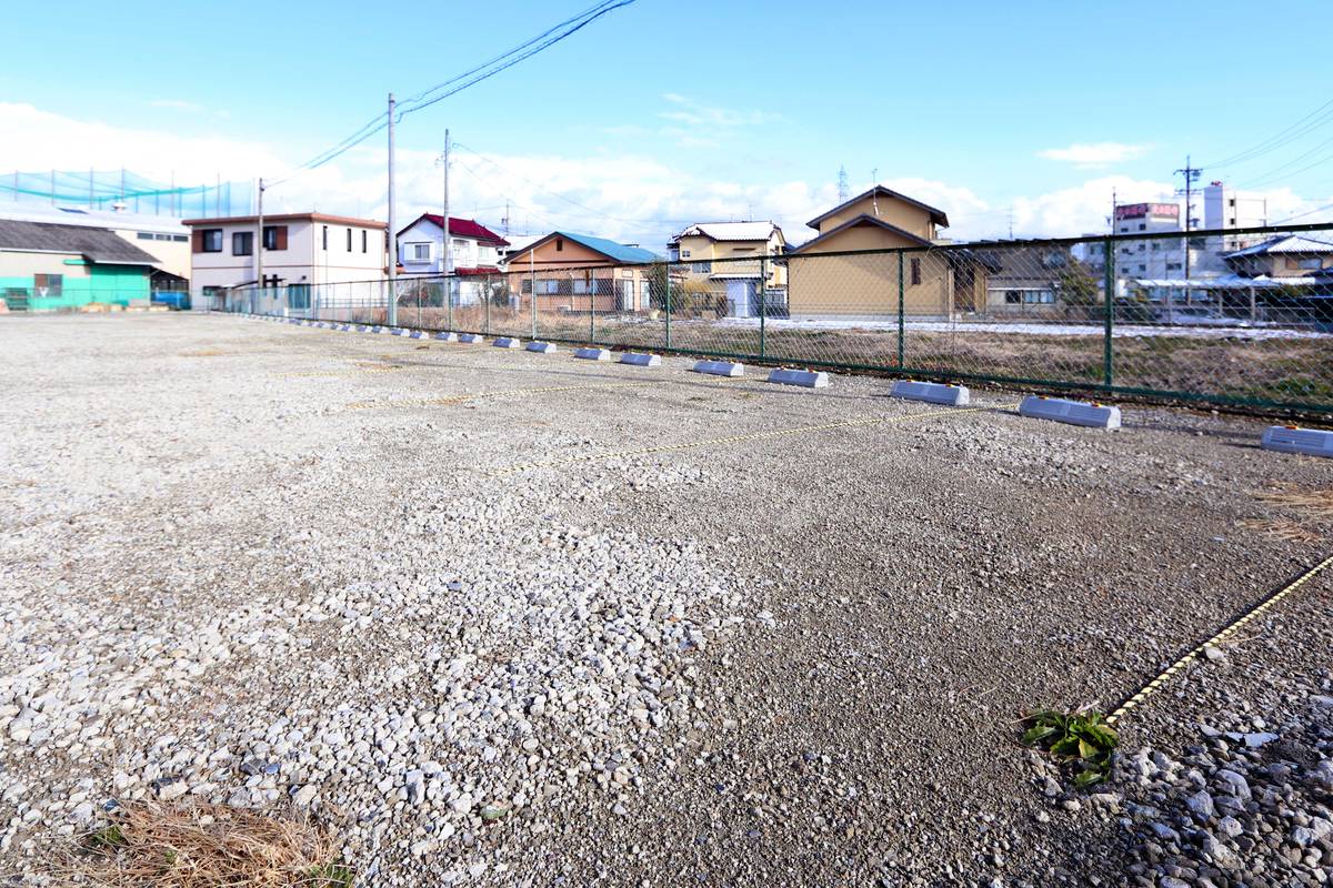 Bãi đậu xe của Village House Fuso ở Niwa-gun