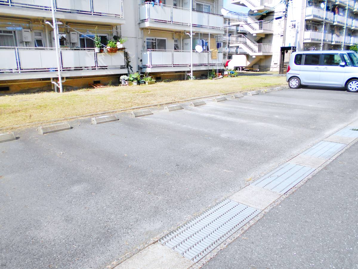 Bãi đậu xe của Village House Ushiyama ở Kasugai-shi