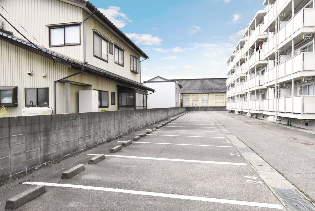 Estacionamento Village House Oyabe em Oyabe-shi