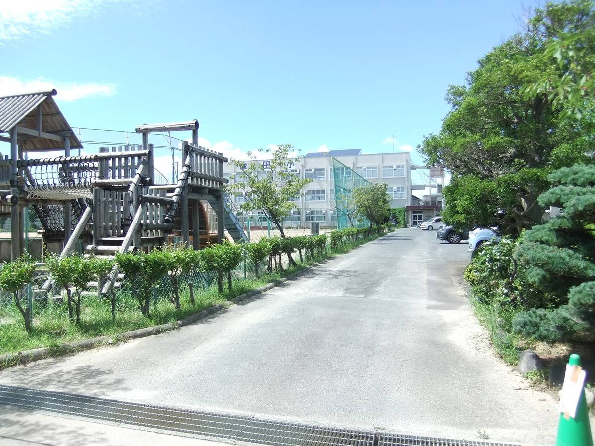 Elementary School near Village House Shimogoi in Toyohashi-shi