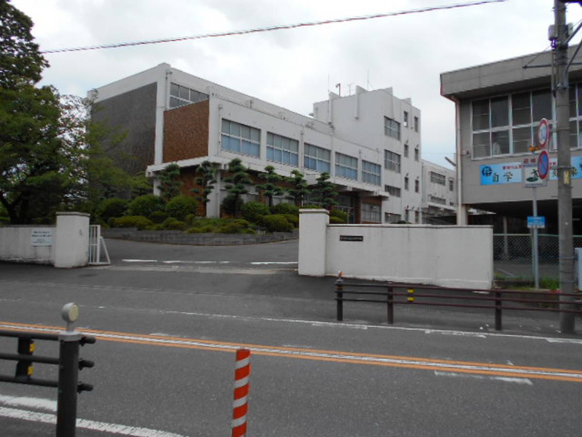 Escola secundária perto do Village House Fujishima em Tokai-shi