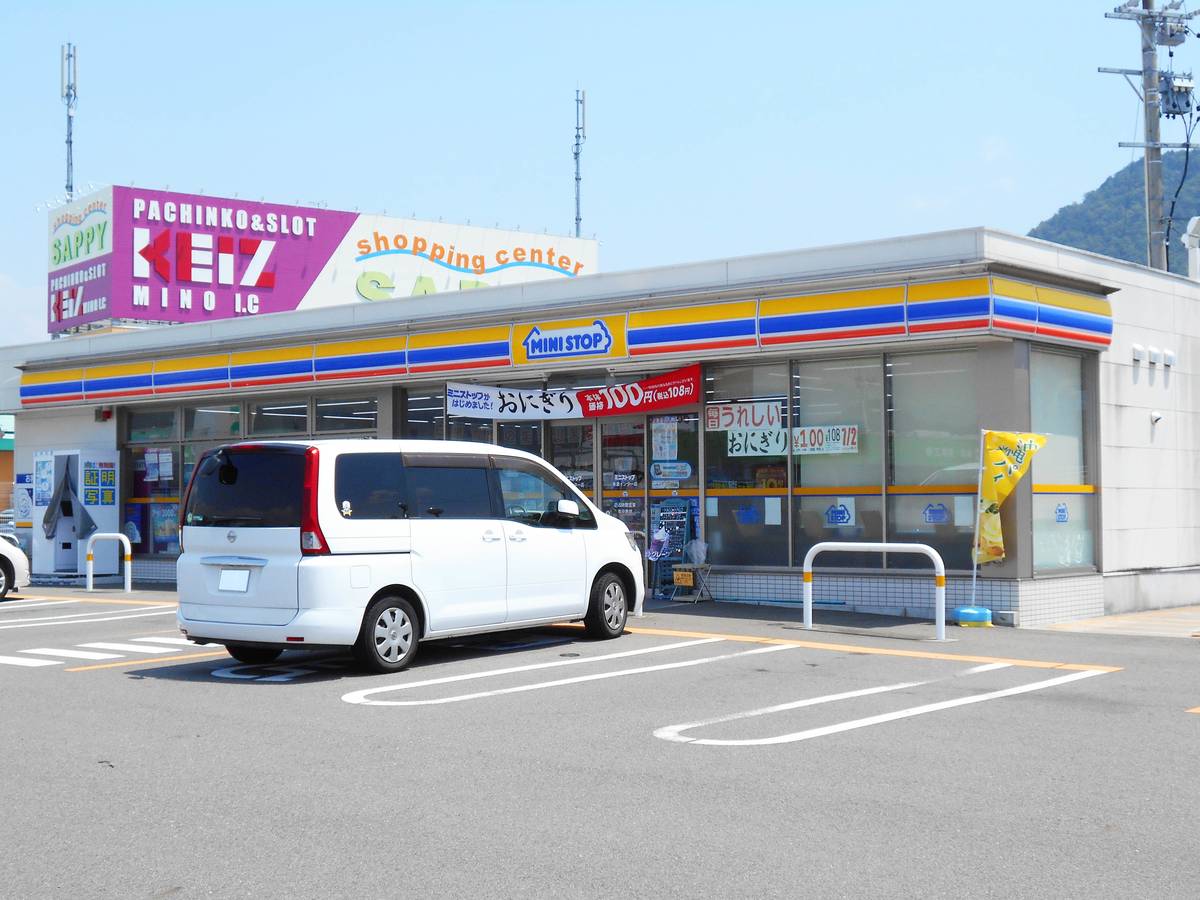 Cửa hàng tiện lợi gần Village House Matsumori ở Mino-shi