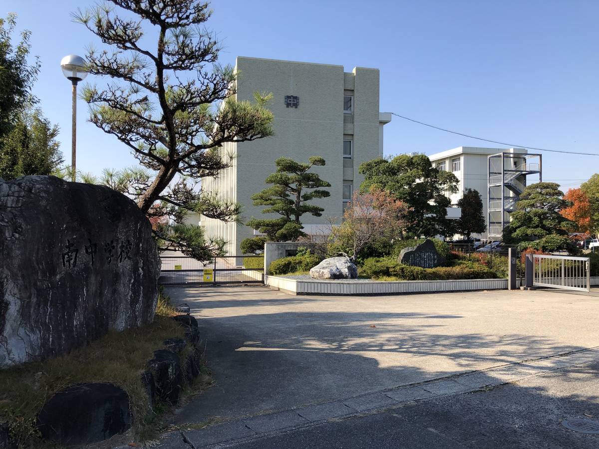 Escola secundária perto do Village House Miyoshi em Miyoshi-shi