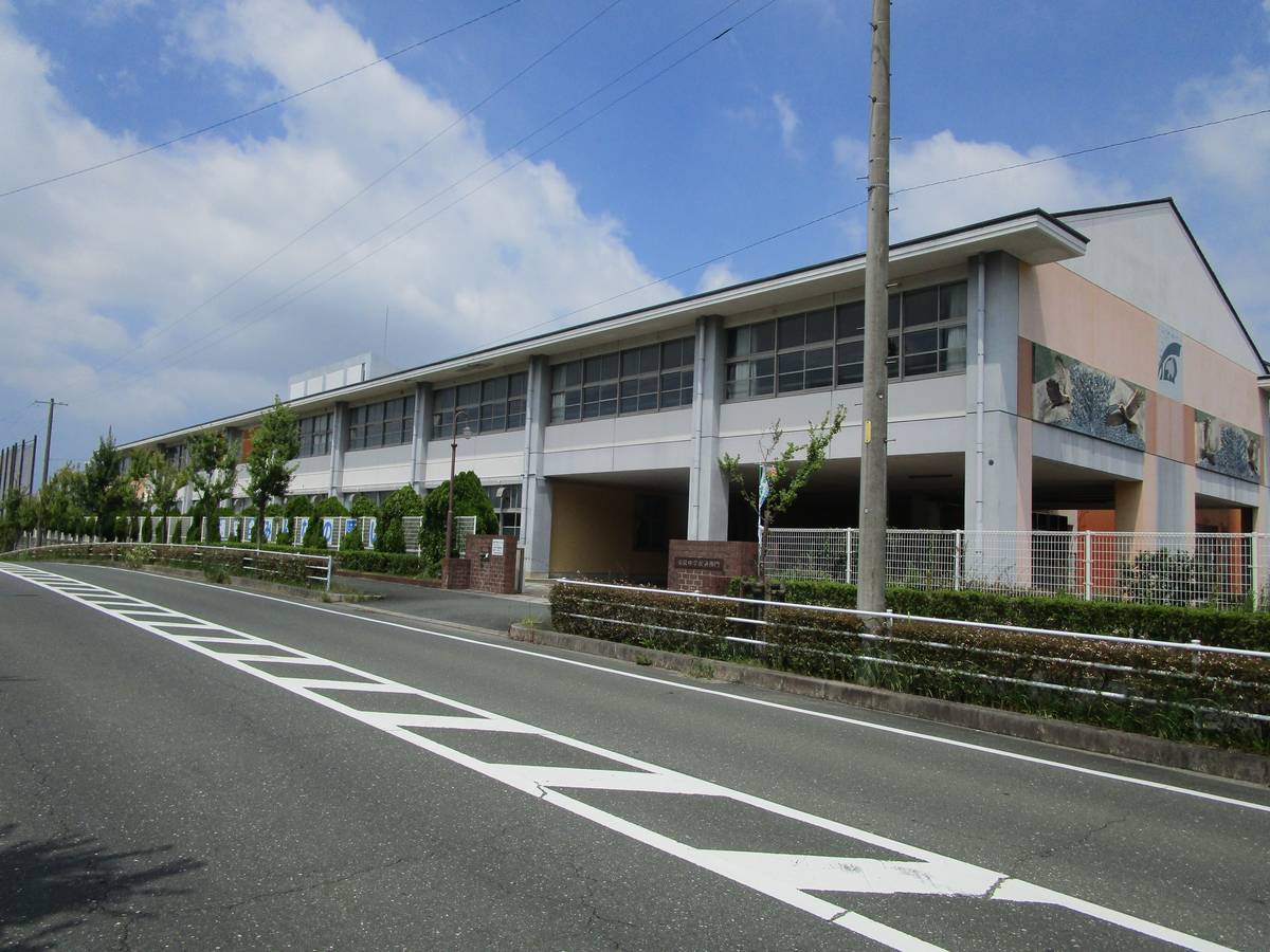 Escola secundária perto do Village House Ishinomaki em Toyohashi-shi