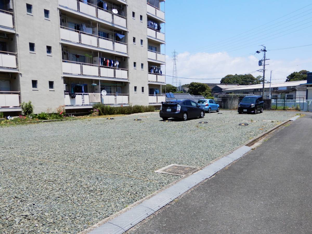 Bãi đậu xe của Village House Kosai Dai 2 ở Kosai-shi