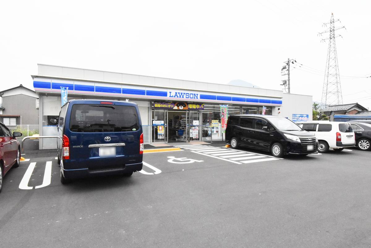 越前市ビレッジハウス行松の近くのコンビニ