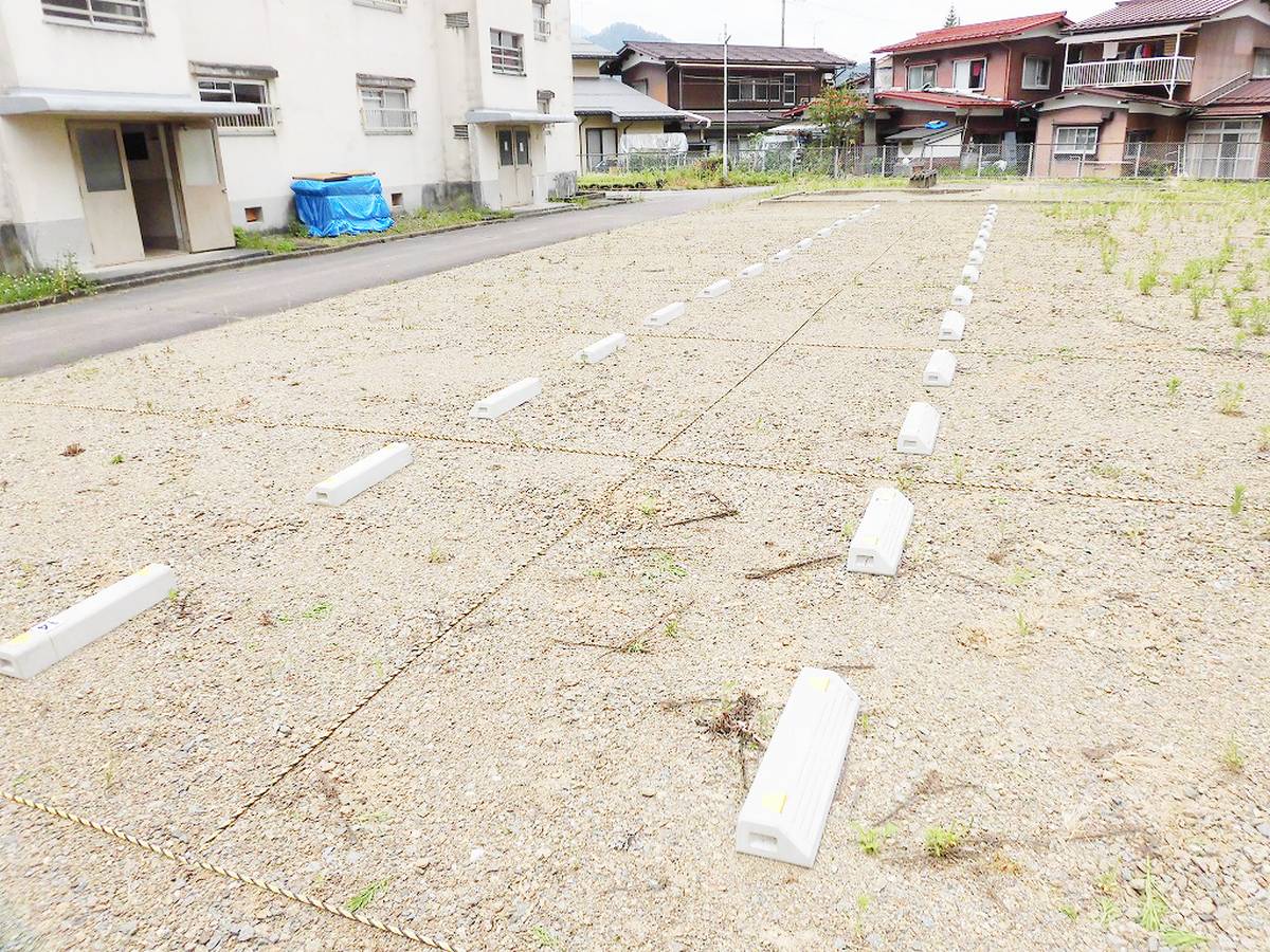 Bãi đậu xe của Village House Furukawa ở Hida-shi