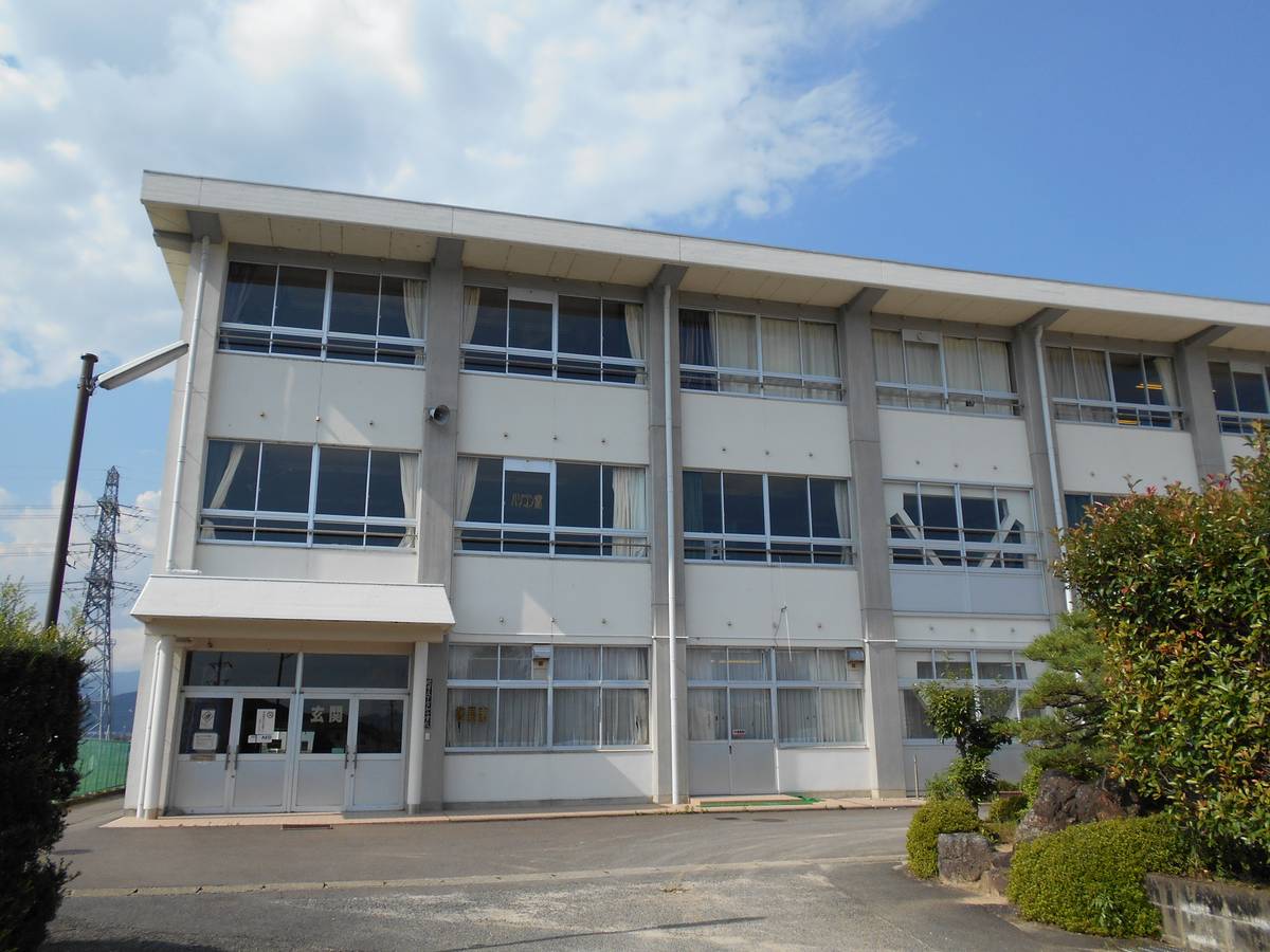 Elementary School near Village House Shimouchi in Seki-shi