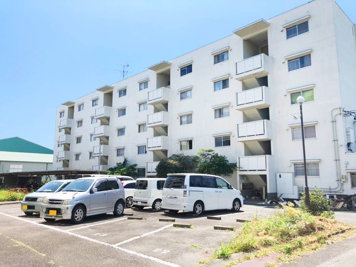 Parking lot of Village House Souemon in Yaizu-shi