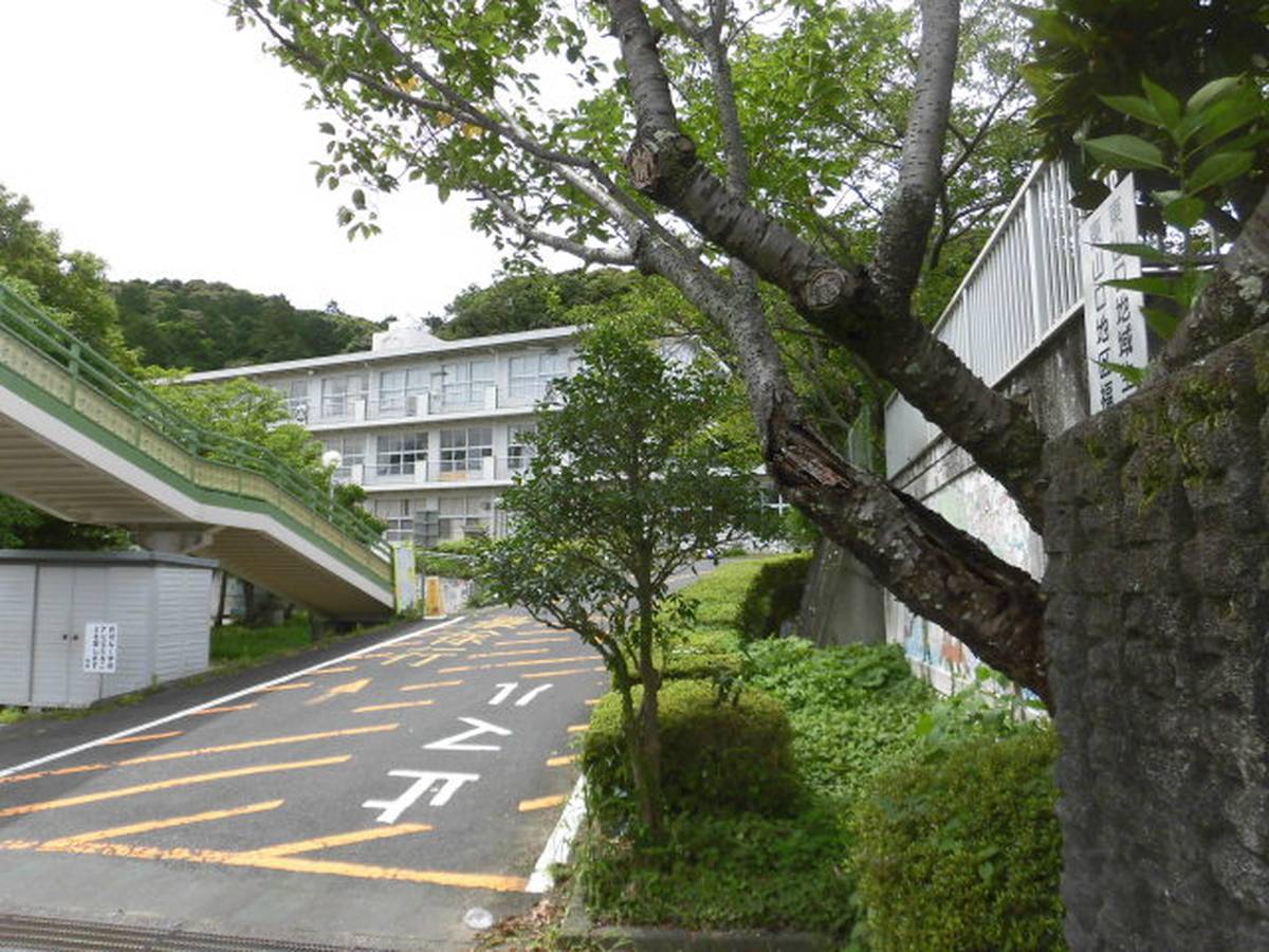Elementary School near Village House Sakagawa in Kakegawa-shi