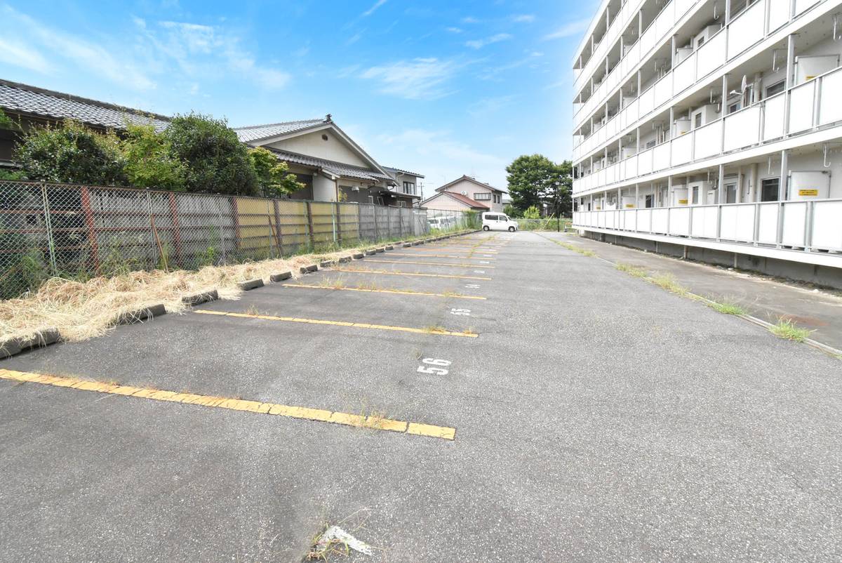 Bãi đậu xe của Village House Toyama Minami ở Toyama-shi