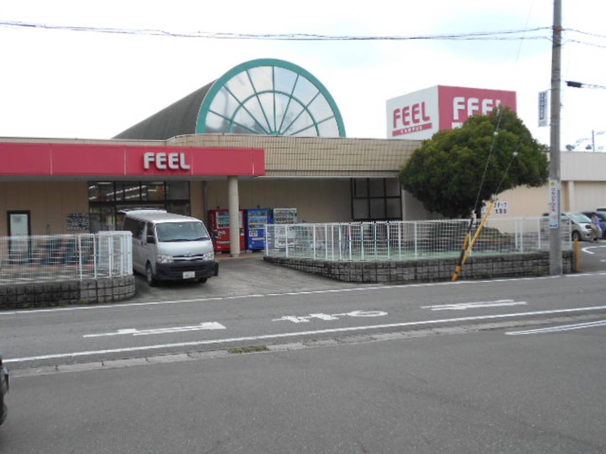 Supermercado perto do Village House Oobu em Obu-shi