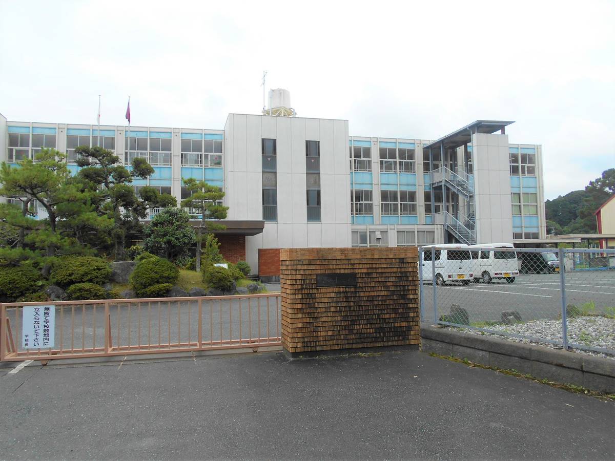掛川市ビレッジハウス井崎の近くの小学校