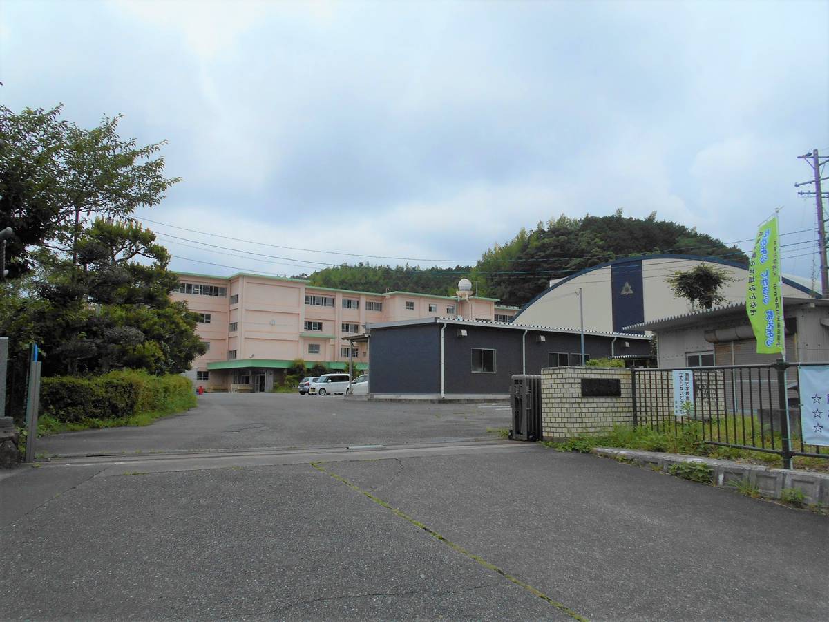 Escola secundária perto do Village House Isaki em Kakegawa-shi