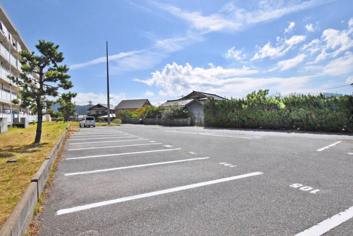 Bãi đậu xe của Village House Oshimizu ở Hakui-gun