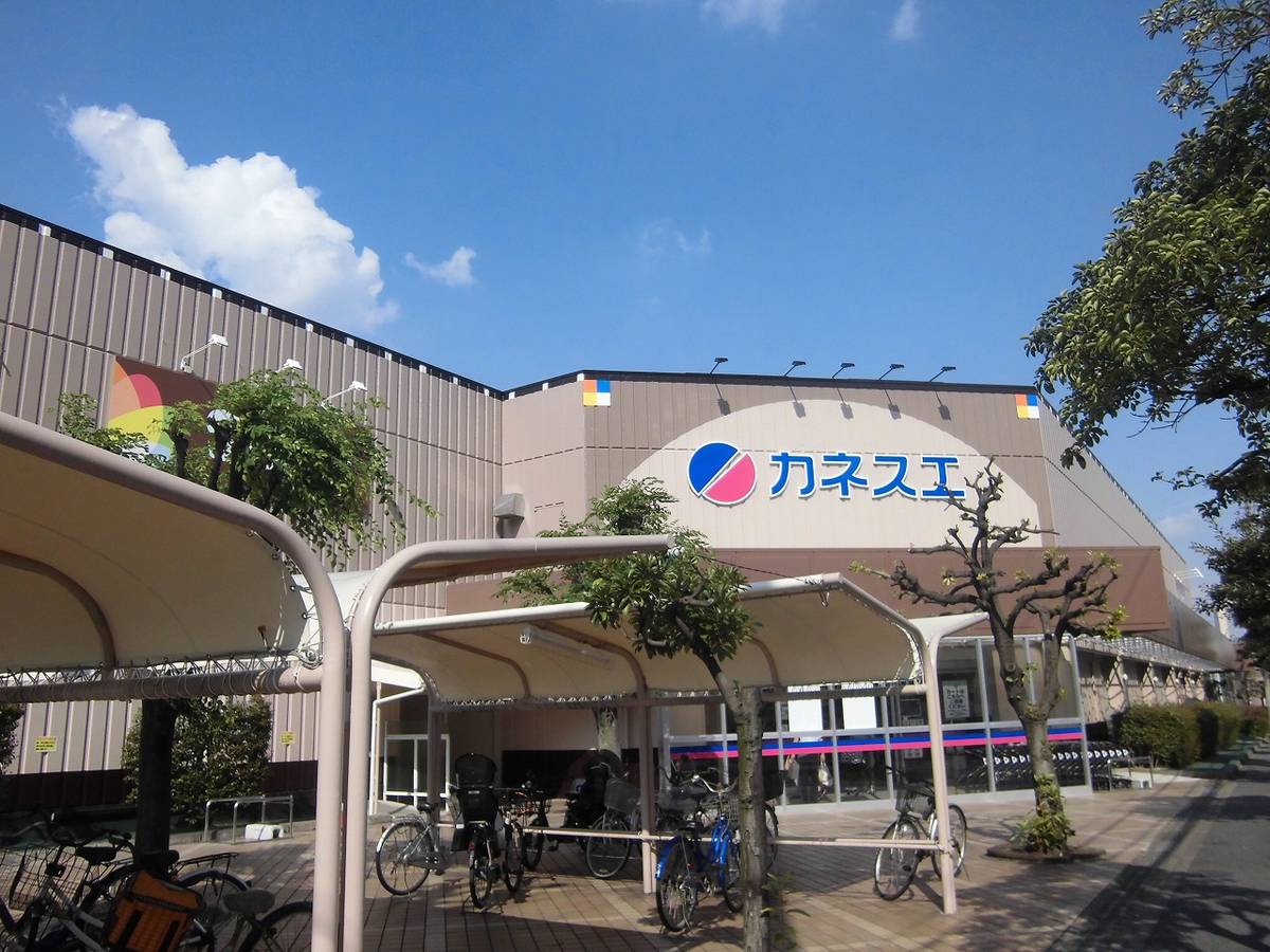 Supermercado perto do Village House Kiba Tower em Minato-ku