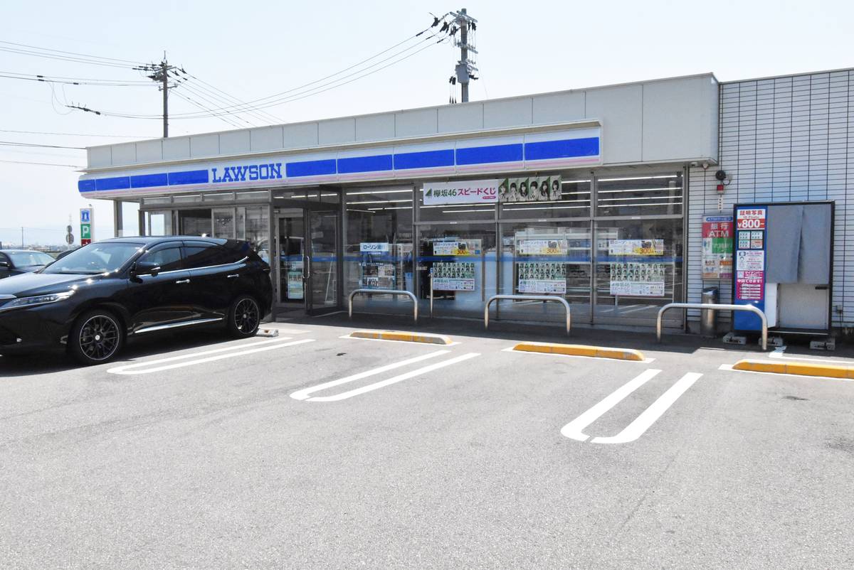 白山市ビレッジハウス成町の近くのコンビニ