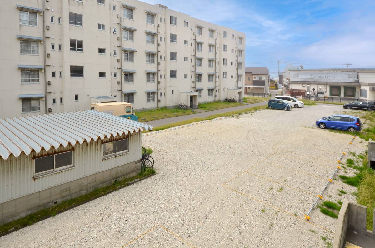 白山市ビレッジハウス成町の駐車場