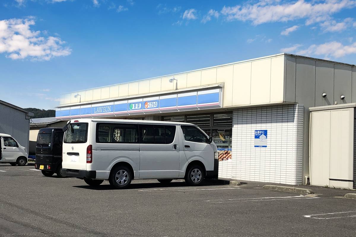 Cửa hàng tiện lợi gần Village House Asahi ở Nyuu-gun