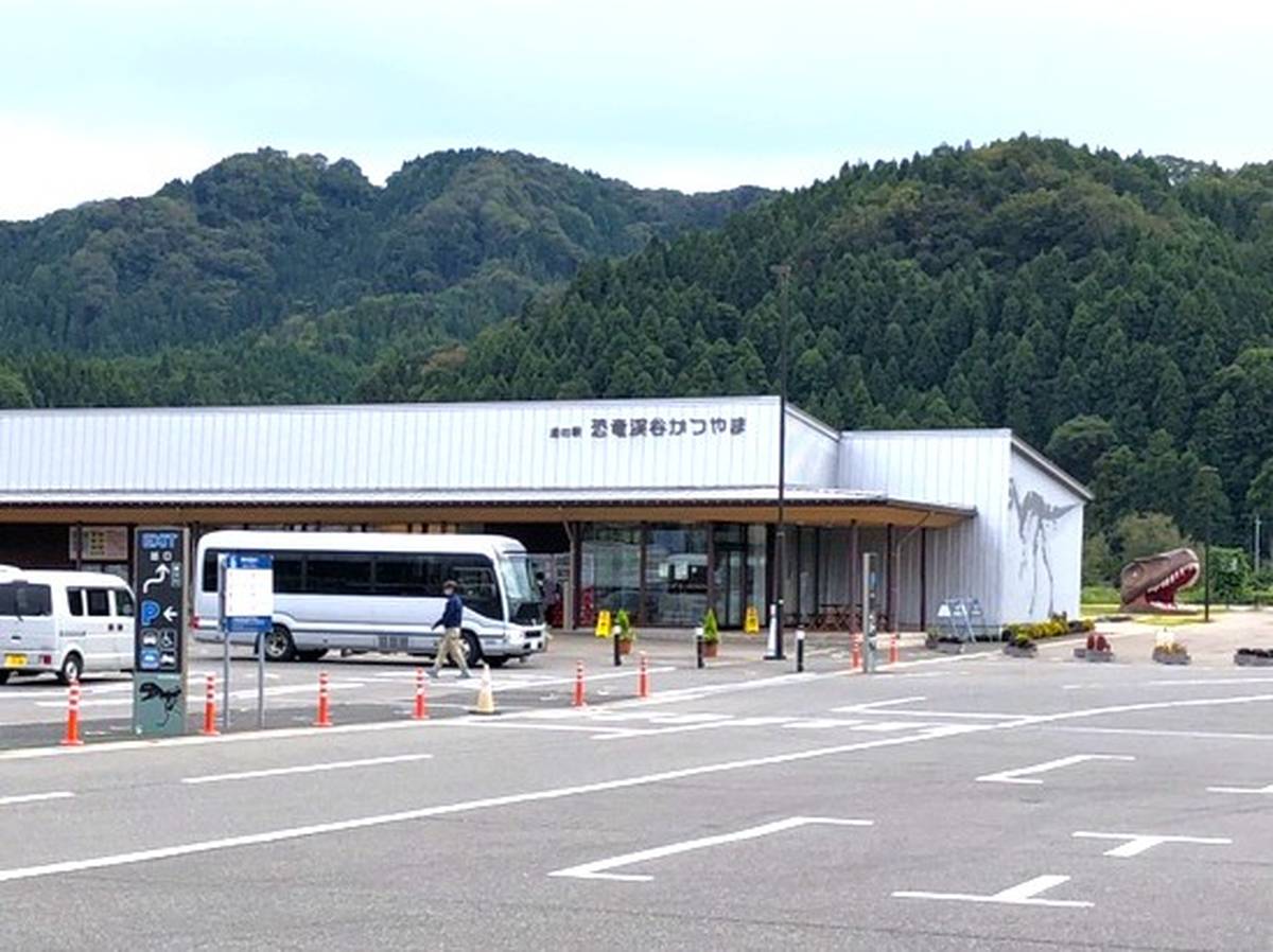 Katsuyama-shi ရှိ Village House Shikadani အနီးရှိ စျေးဝယ်စင်တာ