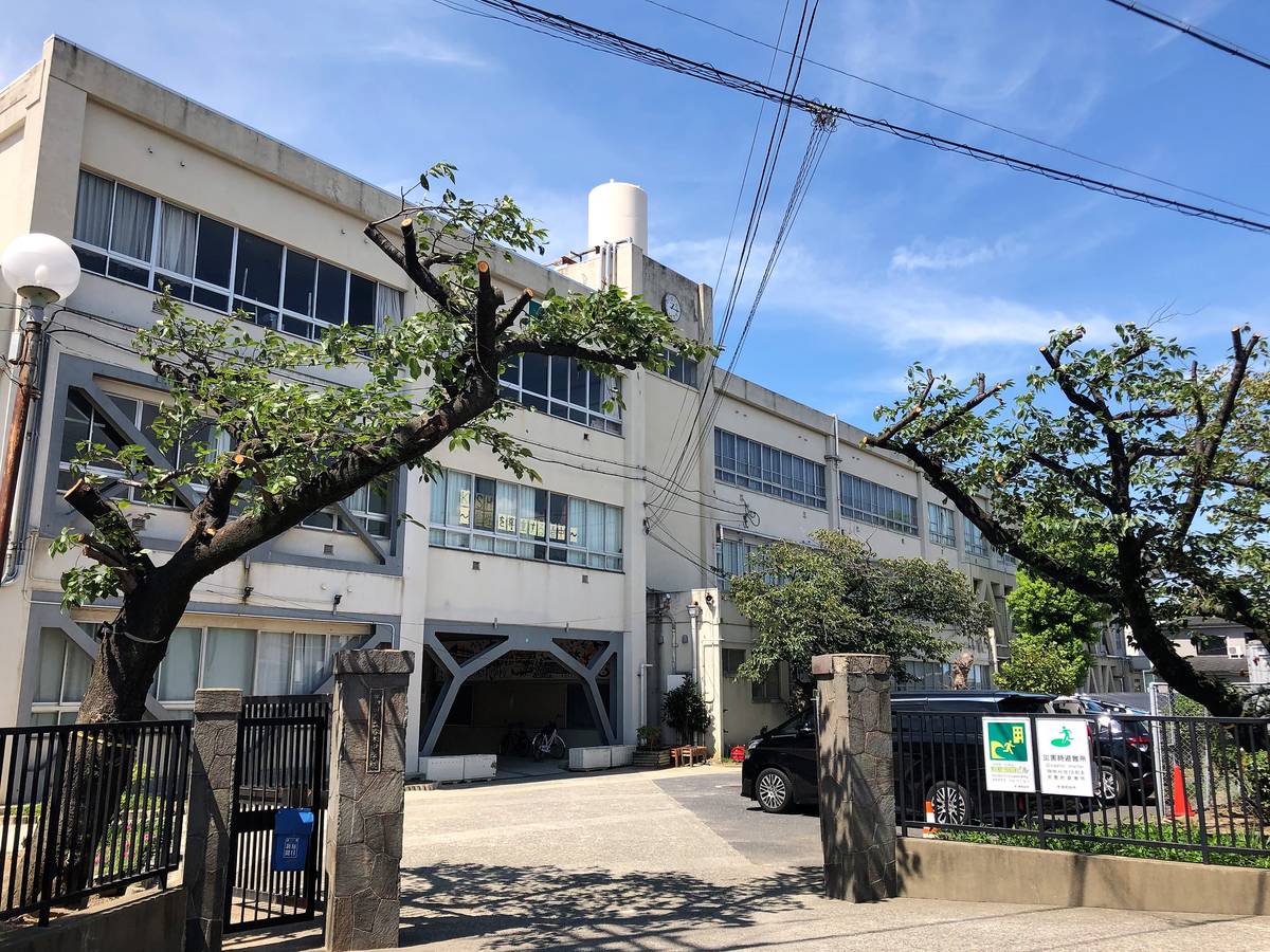 岸和田市ビレッジハウス春木の近くの中学校